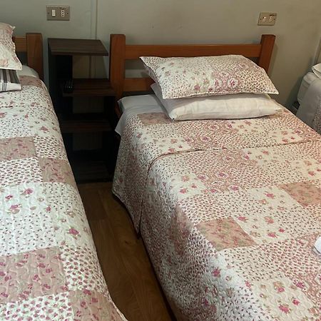 Hostal Victoria Punta Arenas Bagian luar foto