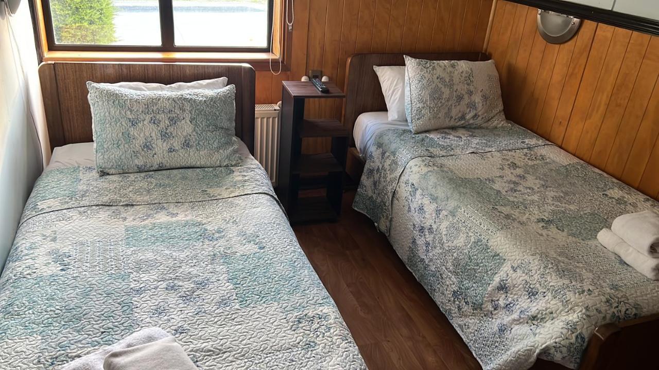 Hostal Victoria Punta Arenas Bagian luar foto