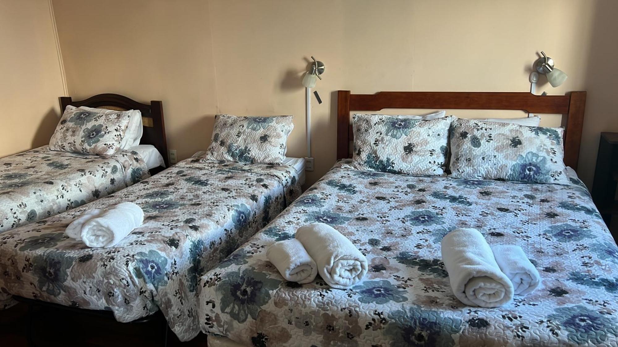 Hostal Victoria Punta Arenas Bagian luar foto