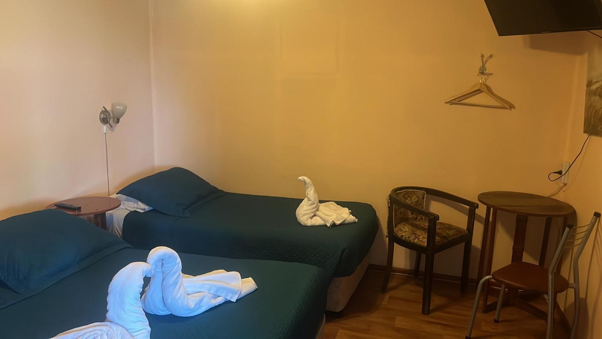 Hostal Victoria Punta Arenas Bagian luar foto