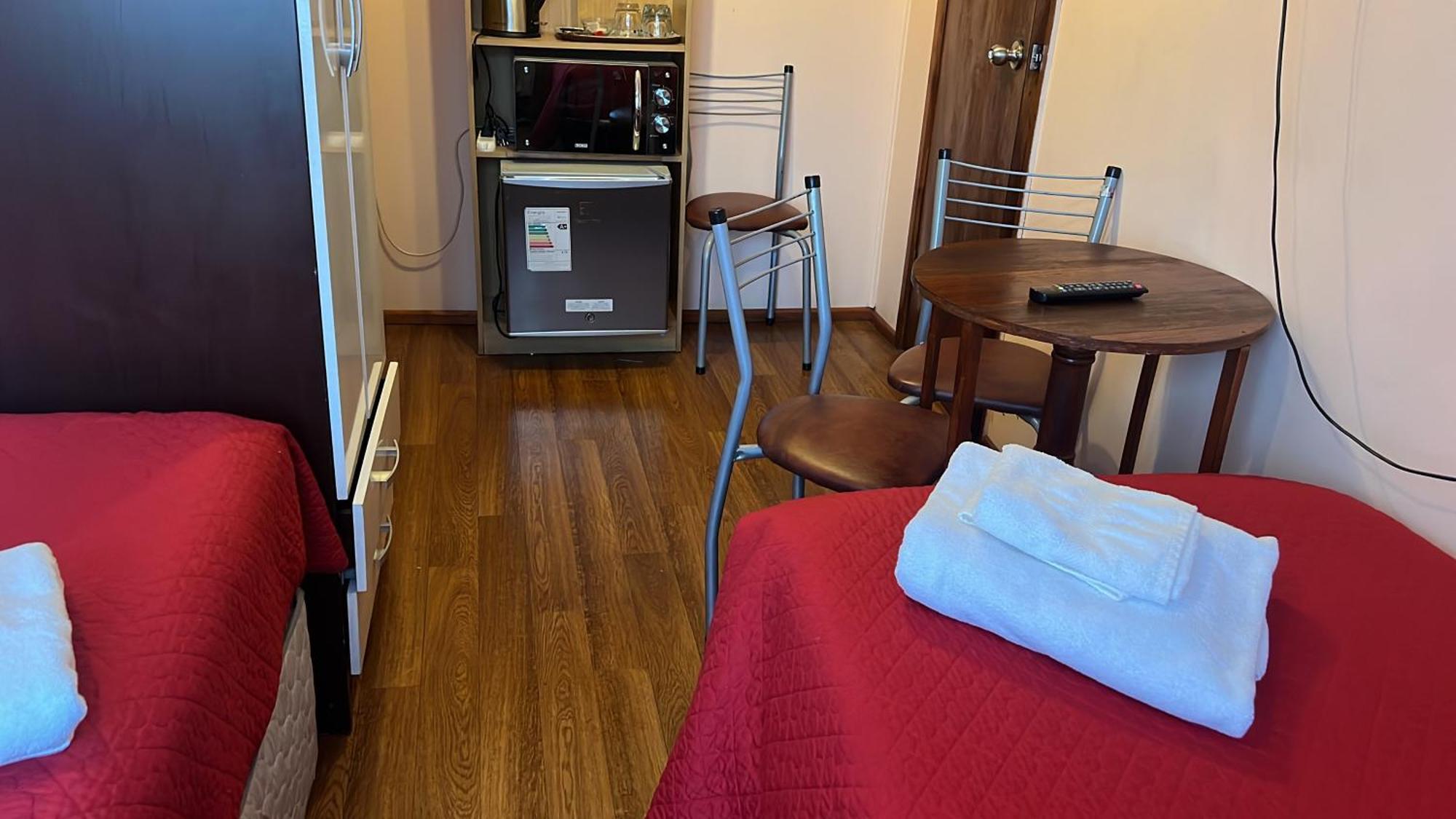 Hostal Victoria Punta Arenas Bagian luar foto