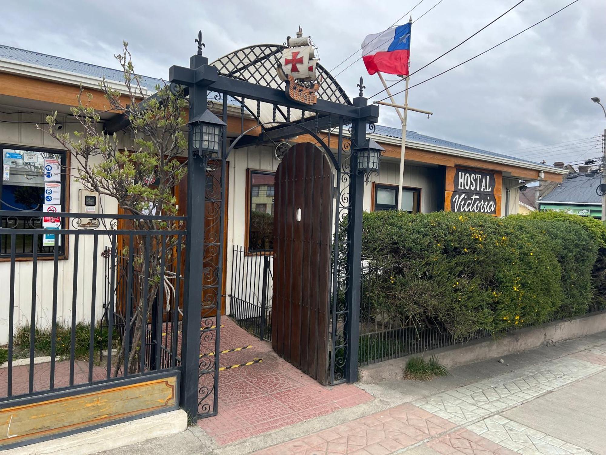 Hostal Victoria Punta Arenas Bagian luar foto