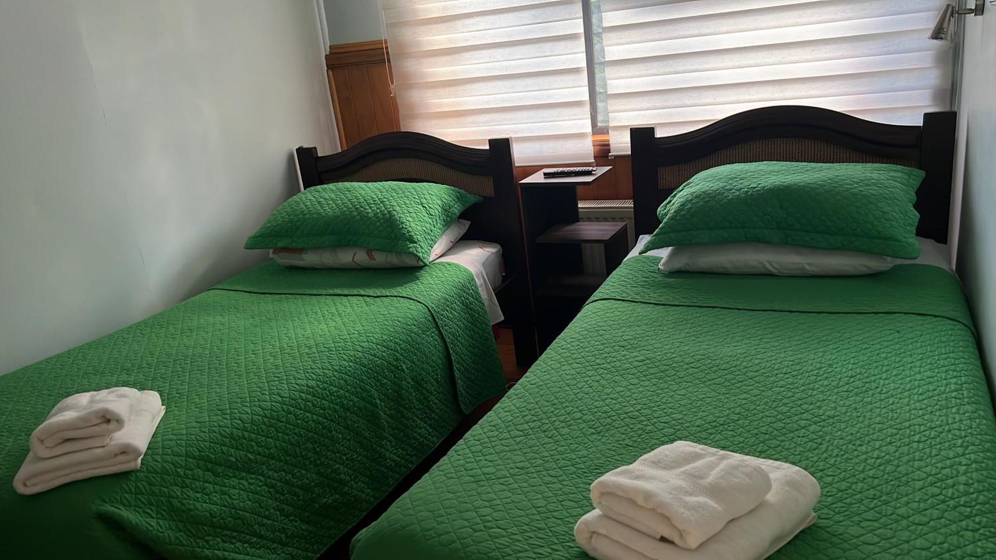 Hostal Victoria Punta Arenas Bagian luar foto