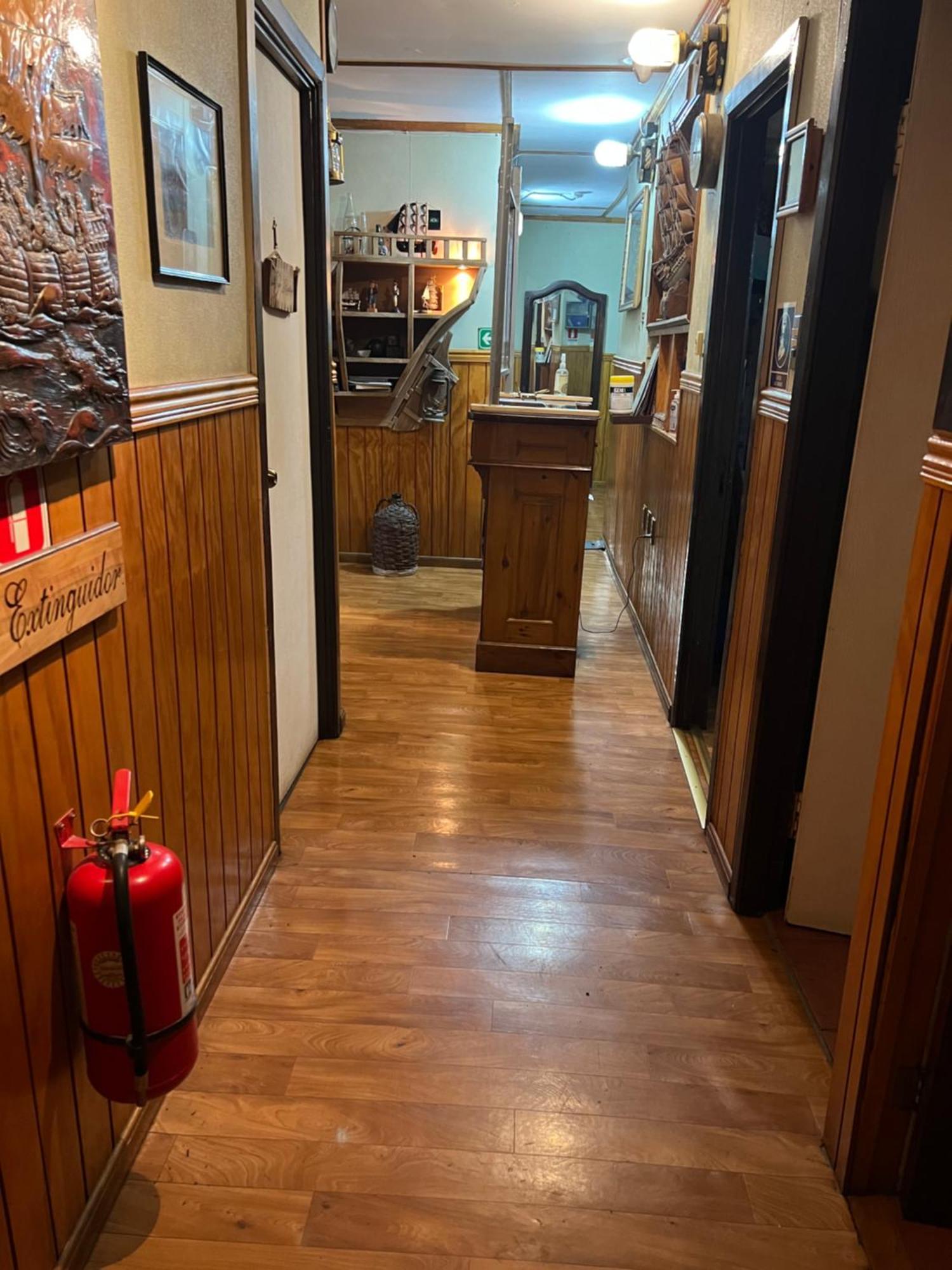 Hostal Victoria Punta Arenas Bagian luar foto